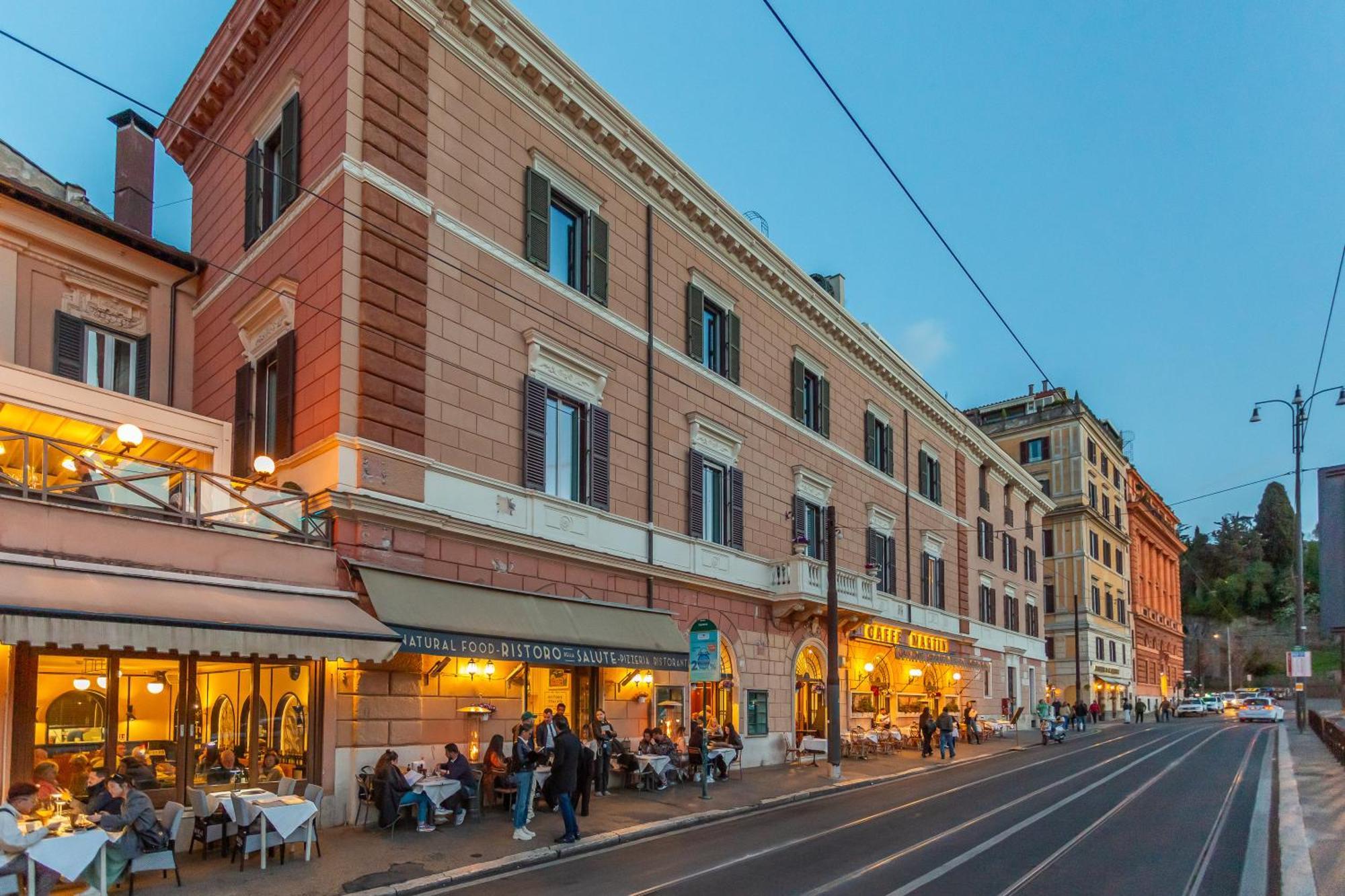Iconic Apartment With Unique Colosseum View Rome Exterior photo