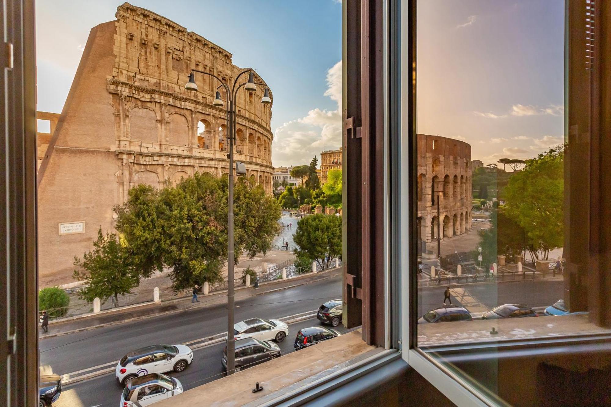 Iconic Apartment With Unique Colosseum View Rome Exterior photo