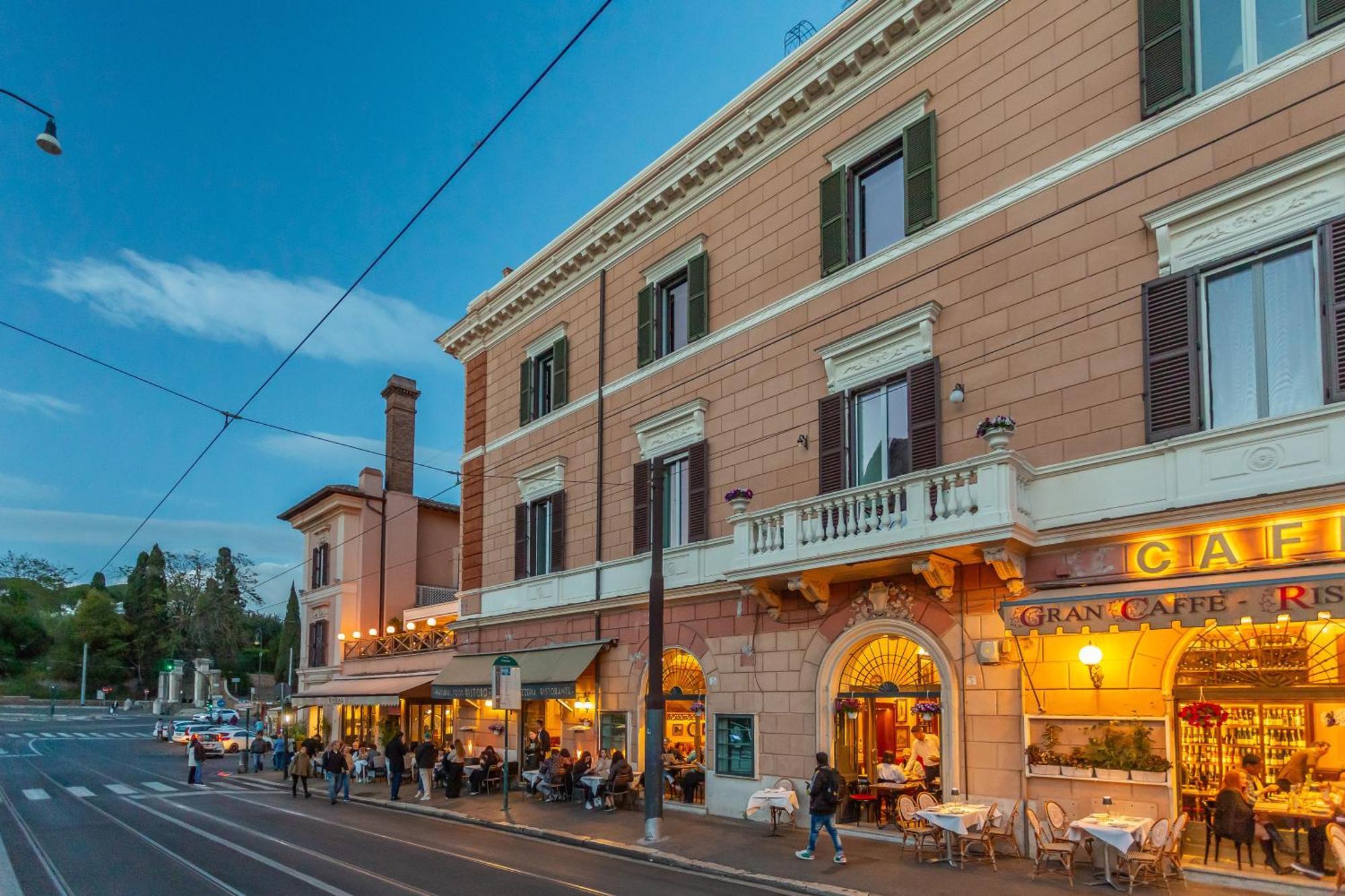 Iconic Apartment With Unique Colosseum View Rome Exterior photo